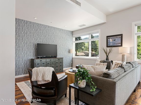 5th image of 199 E Pearl Ave APT 202
