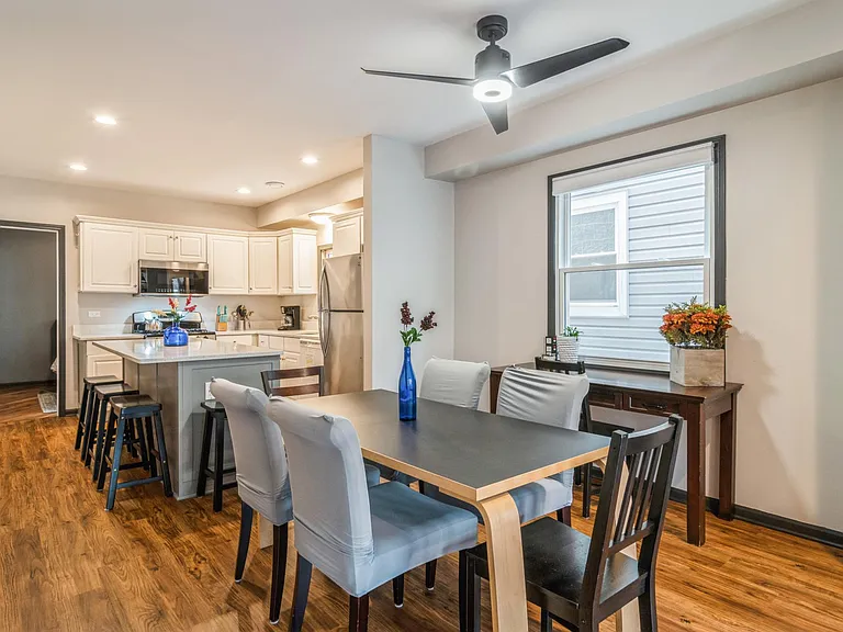 1059 W Cornelia Ave #2 — Photo 8