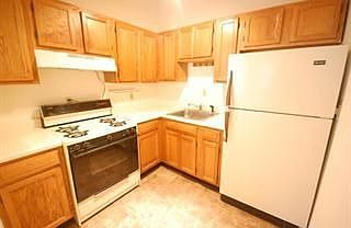 5th image of 290 Ogden St