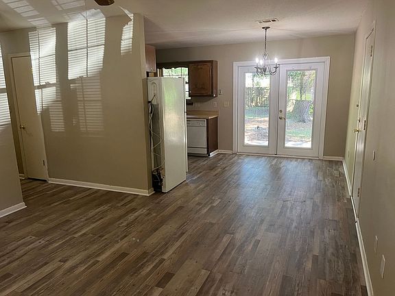 4th image of 3201 Auburn Pkwy