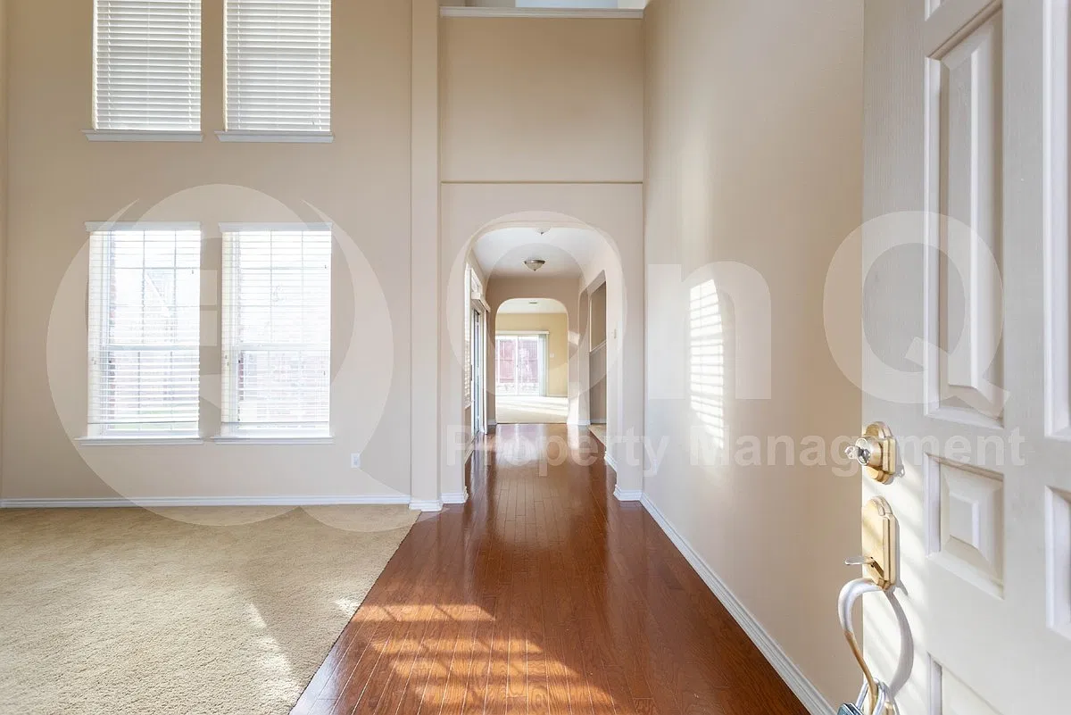 3 bed, 3.0 bath, 2992 sqft, $2,900 — Photo 3