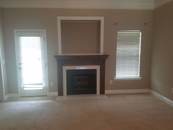 5th image of 124 Blackstone Ct