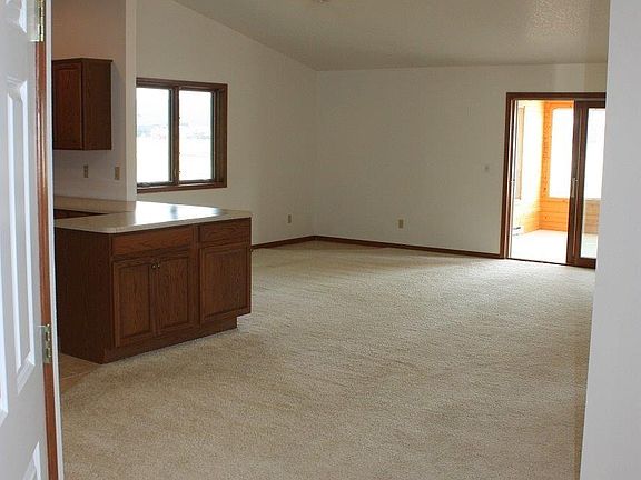 5th image of 14 Fairway Dr