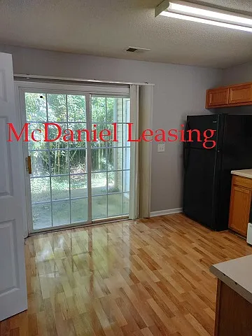 2 bed, 1050 sqft, $1,050 — Photo 2