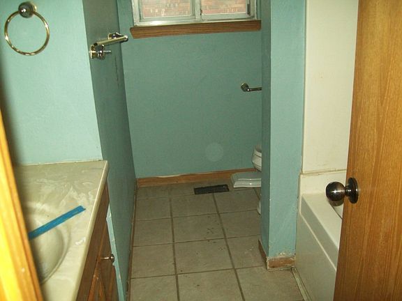 3rd image of 1412 Bradbary Ln