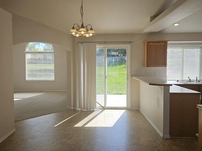 6086 S Guitar Ave — Photo 4