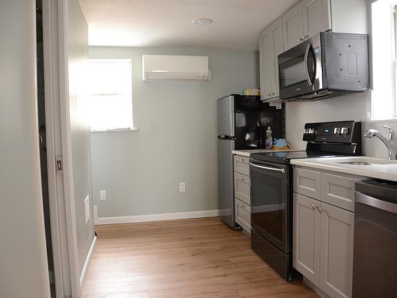 Full kitchen Pic 1