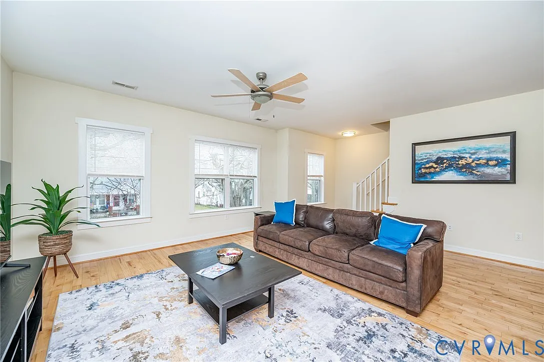 4 bed, 2.0 bath, 2000 sqft, $3,780 — Photo 2