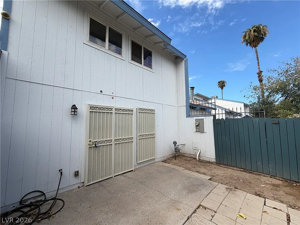 3 bed, 2.0 bath, 1260 sqft, $1,795 — Photo 3