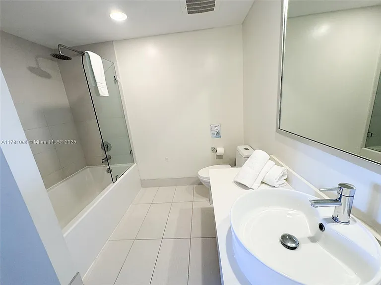 2600 E Hallandale Beach Blvd #T3208 — Photo 11