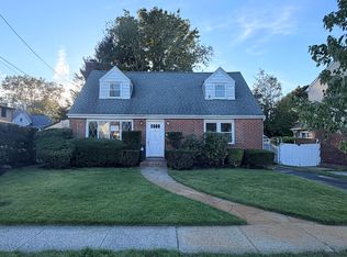 104 Chaffee Ave, Albertson, NY 11507