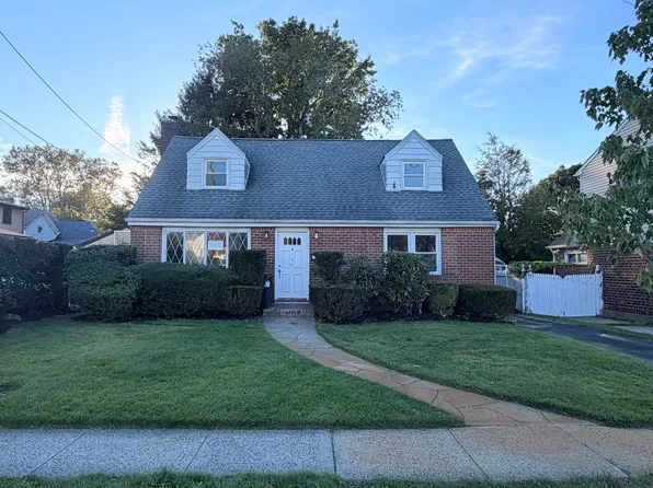 104 Chaffee Ave, Albertson, NY 11507
