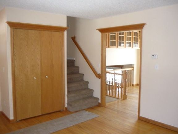 3rd image of 842 Woodingham Ave