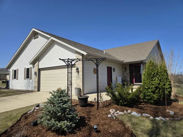 1002 East Lincoln Street, Mount Horeb, WI 53572