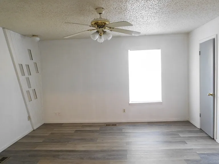 8020 Crestline Ter — Photo 11