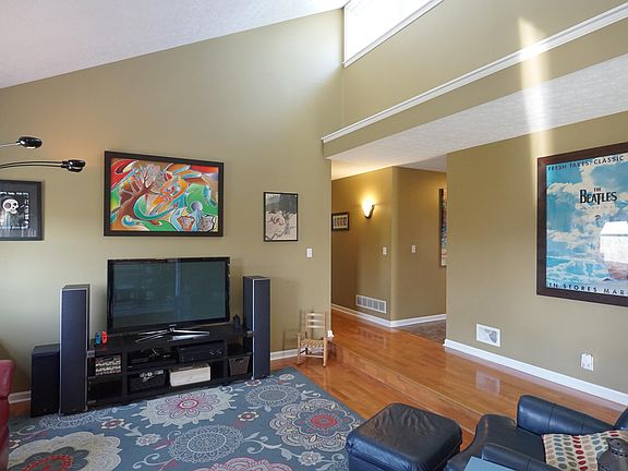 3rd image of 198 Hillcreek Ct