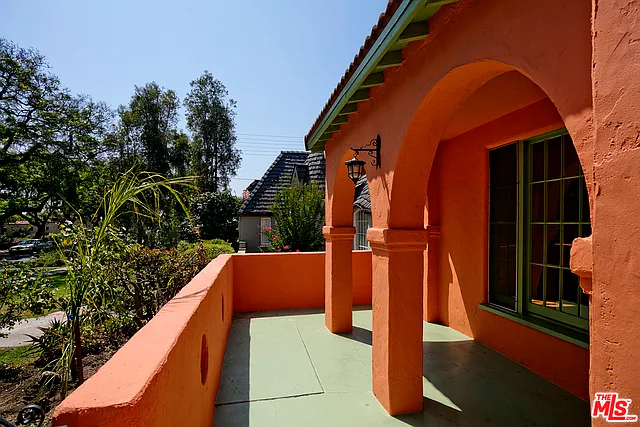 2035 Selby Ave — Photo 3