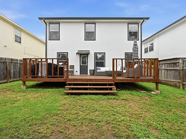 1414 Strickland Dr — Photo 25