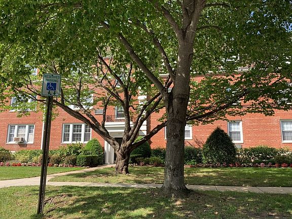 2nd image of 129 2nd St APT 3L