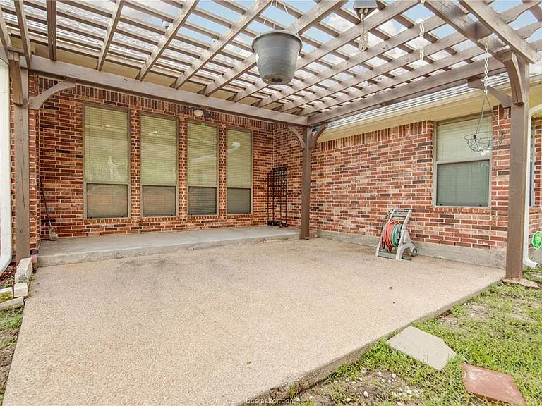 2481 Newark Cir — Photo 22