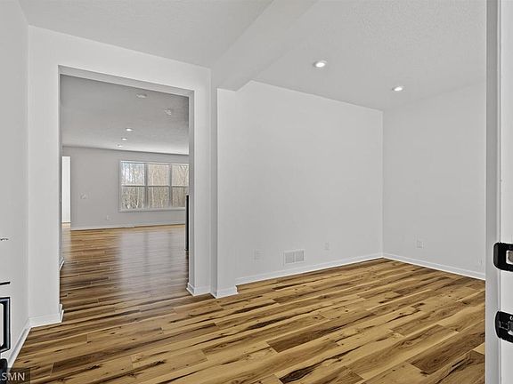 3rd image of 8054 Glenwood Dr