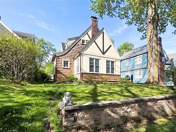 2nd image of 76 Ballantyne Brae
