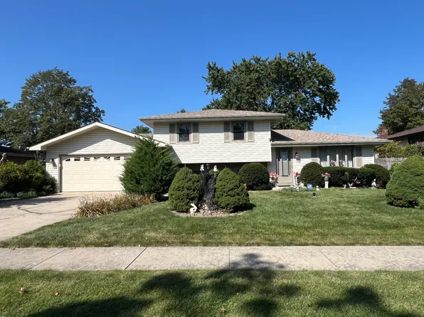 215 Shabbona Dr, Minooka, IL 60447