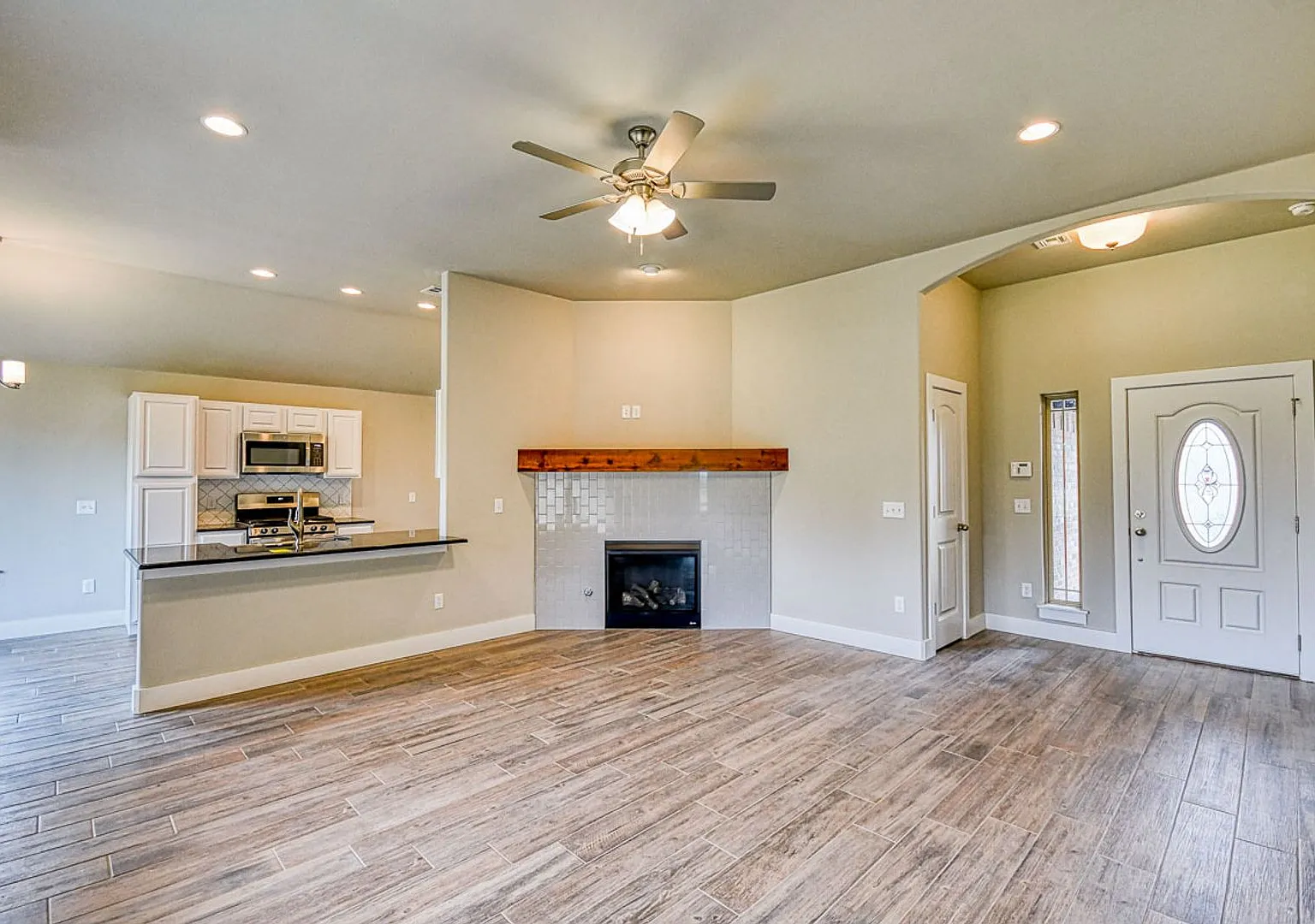 Newer Construction Home in Wild Horse Addition! — Photo 4