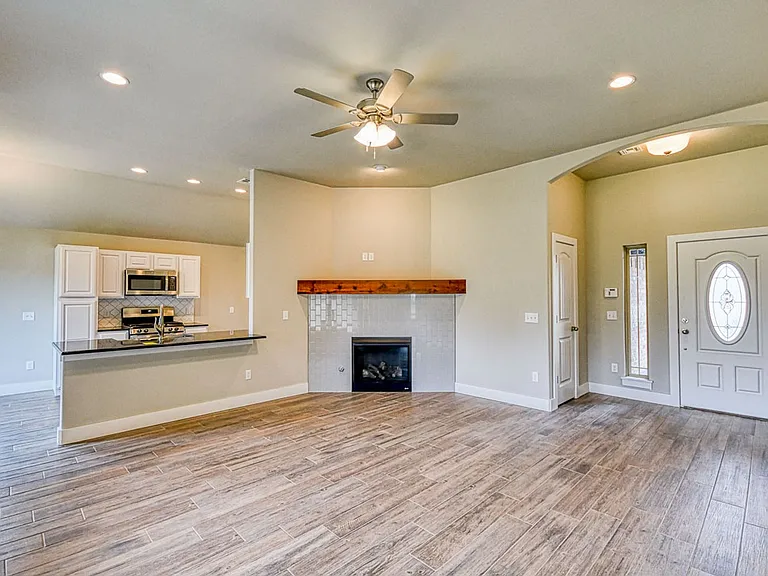 1016 E Jackrabbit Ln — Photo 5