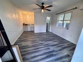 1158 NW 34th Ave