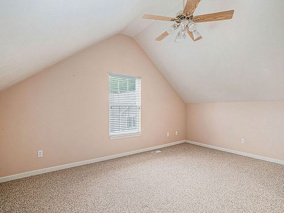 4th image of 367 Ashton Lake Dr