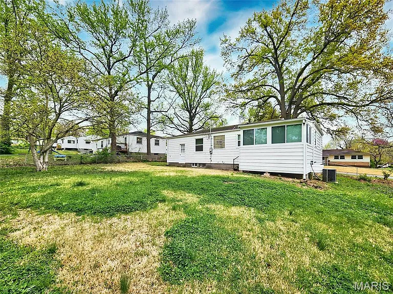 637 Karess Dr — Photo 21