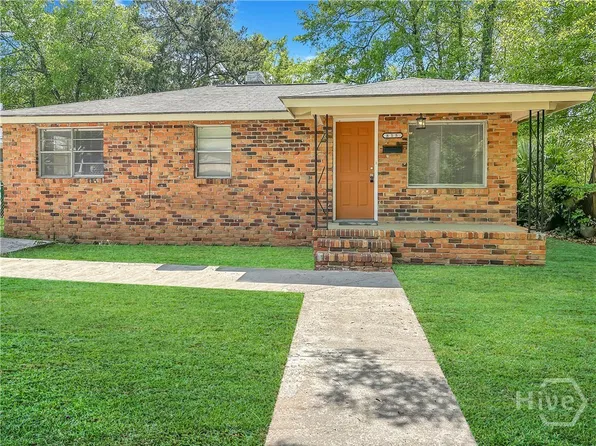 815 E Waldburg St, Savannah, GA 31401