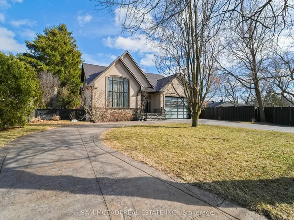 3168 Lakeshore Rd W, Oakville, ON L6L 1J6