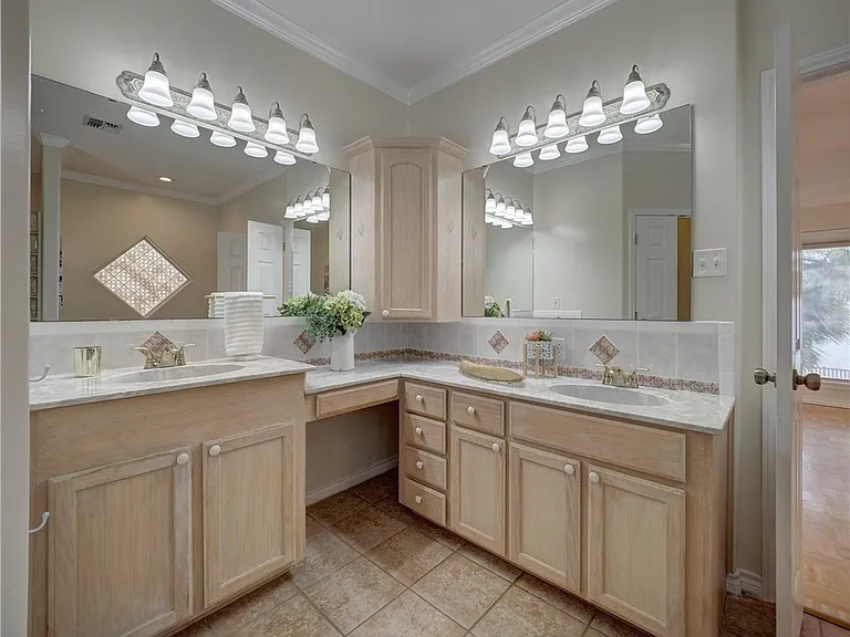 1343 Bayview Dr — Photo 16
