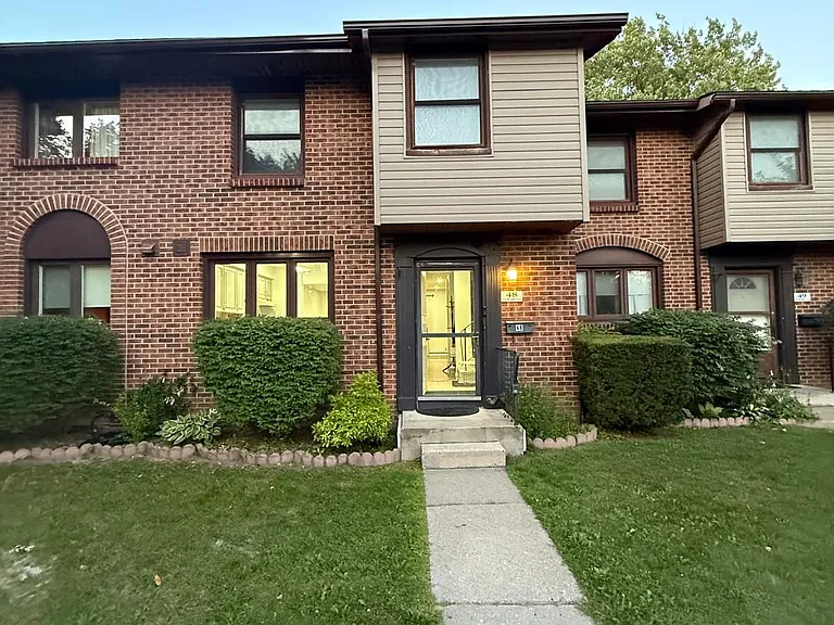 115 Wright Cres #48 — Photo 1