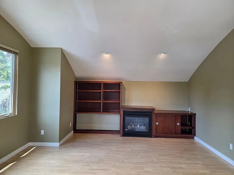 750 Monroe St — Photo 5