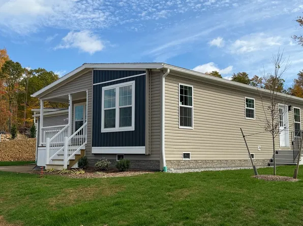 2 Rose Ln, Sturbridge, MA 01566
