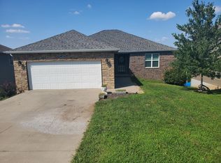 1409 E Fairwind, Ozark, MO 65721