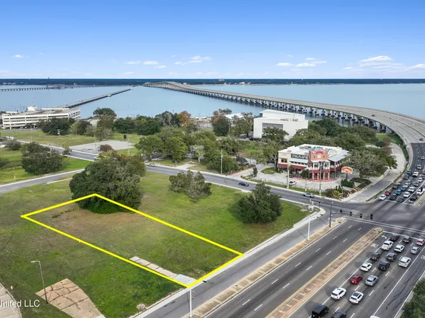 166 Beach Blvd, Biloxi, MS 39530