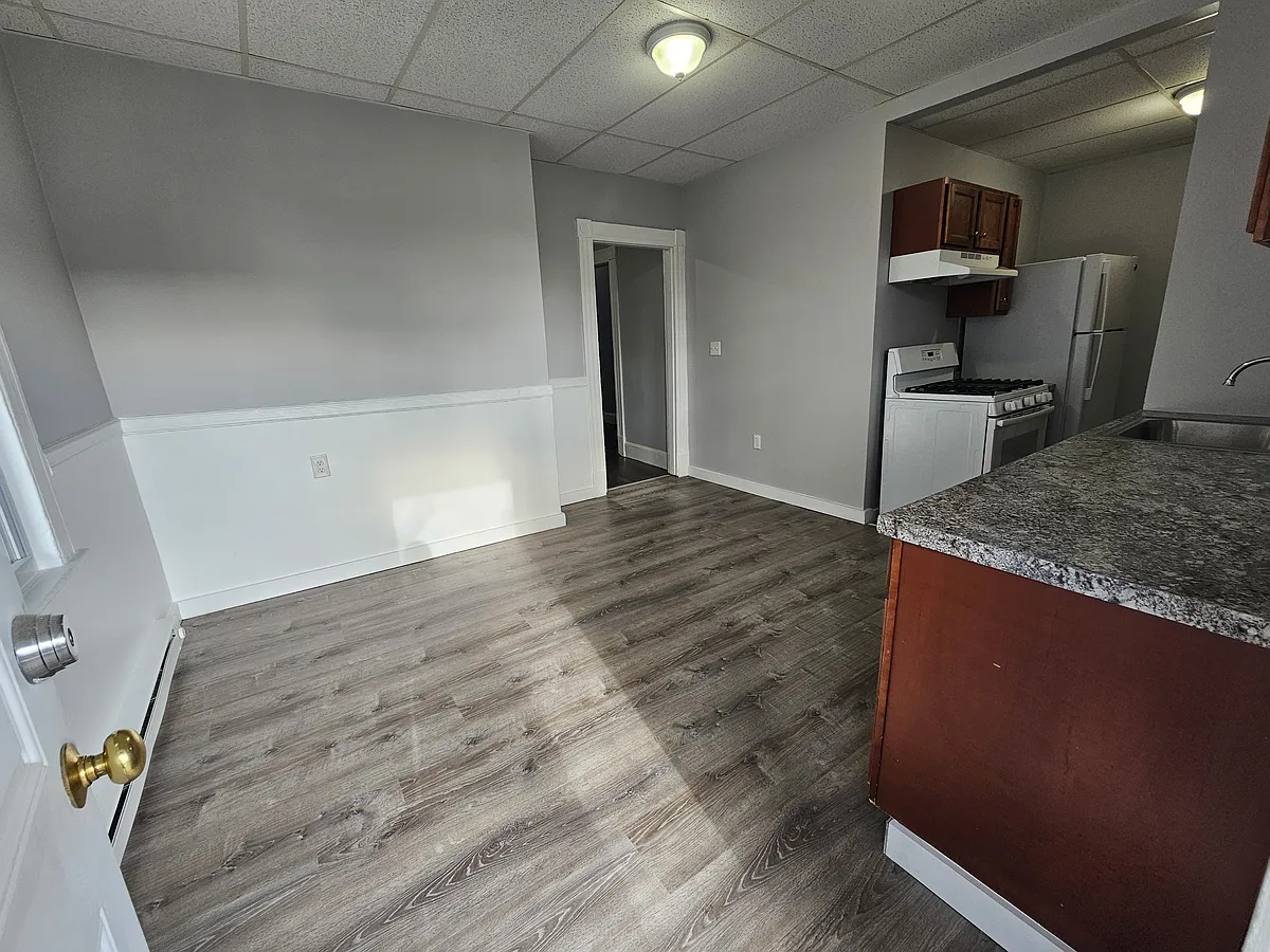 Building Photo - 36 Hill St #1