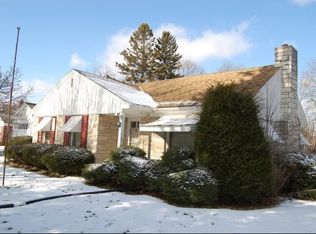 824 E Hyde Way, Fox Pt, WI 53217