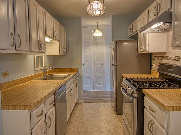 5th image of 2201 S Grace St APT 301