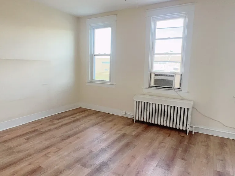 2307 Windsor Ave — Photo 12