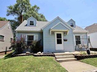 1014 S 6th St, Pekin, IL 61554