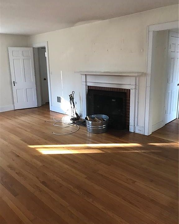 2nd image of 941 Grassy Hill Rd