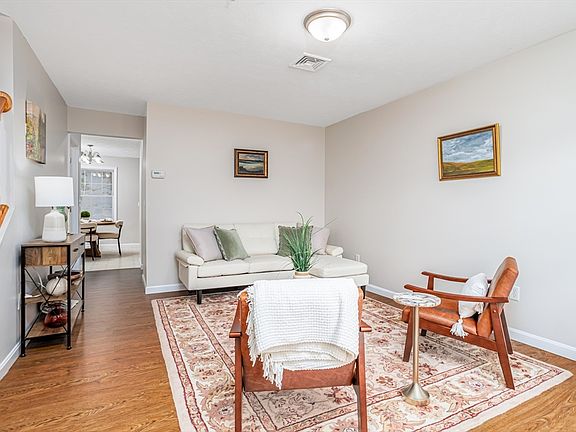 3rd image of 104 Lake St #104