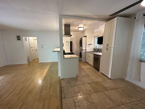 4th image of 6108 Romaine St