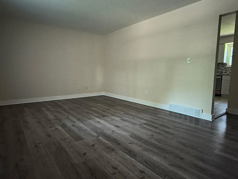 2091 & 2095 Berger Ave #2091 — Photo 5