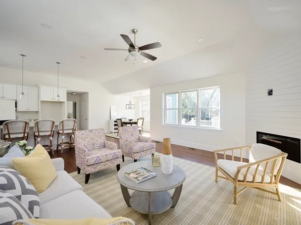 33 Metacomet Rd #33, West Bridgewater, MA 02379